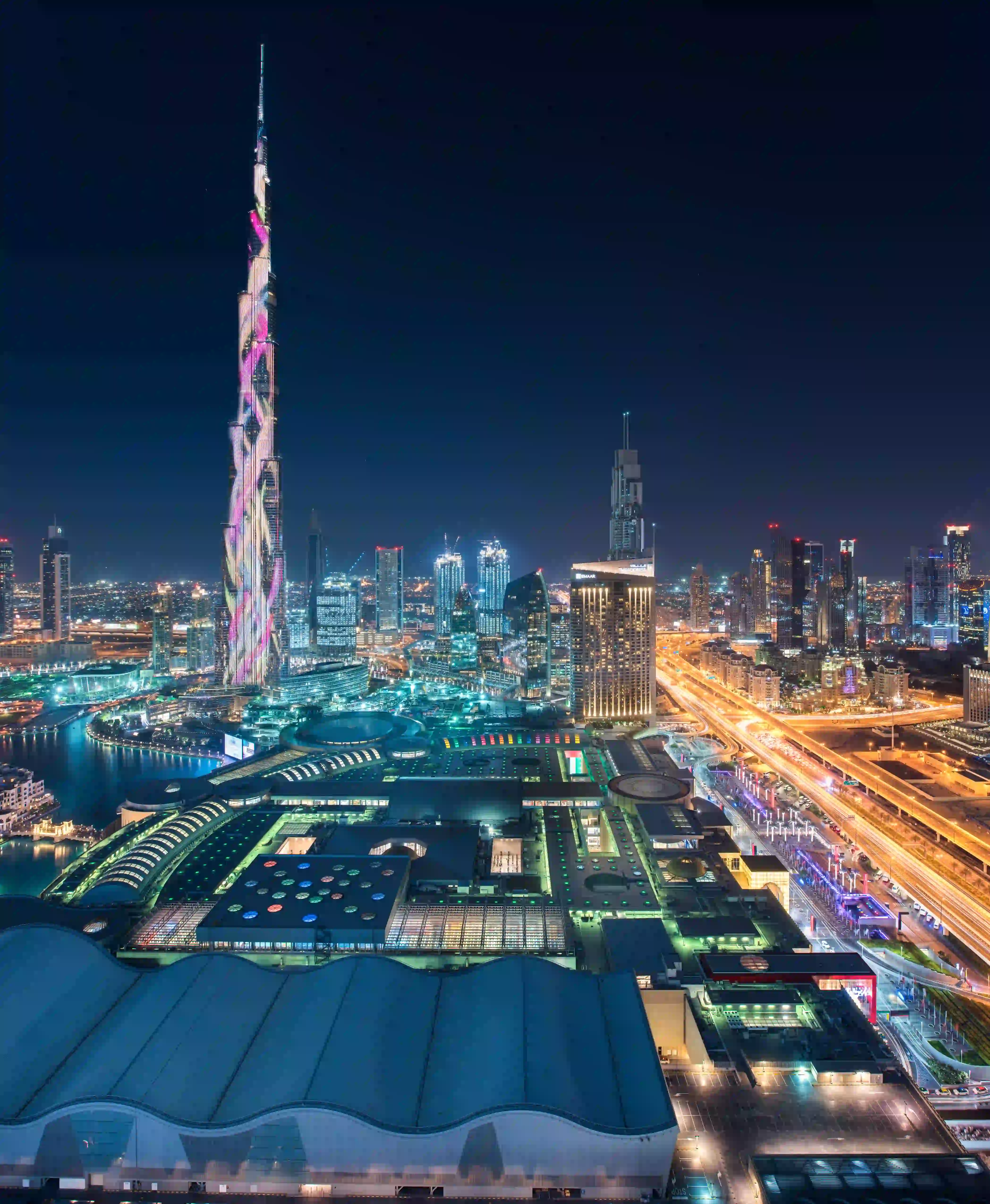 cityscape-of-dubai-united-arab-emirates-at-dusk-2025-04-04-20-28-48-utc